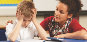 Lee más sobre el artículo Mi hijo va mal en el colegio… ¿qué le pasa?
